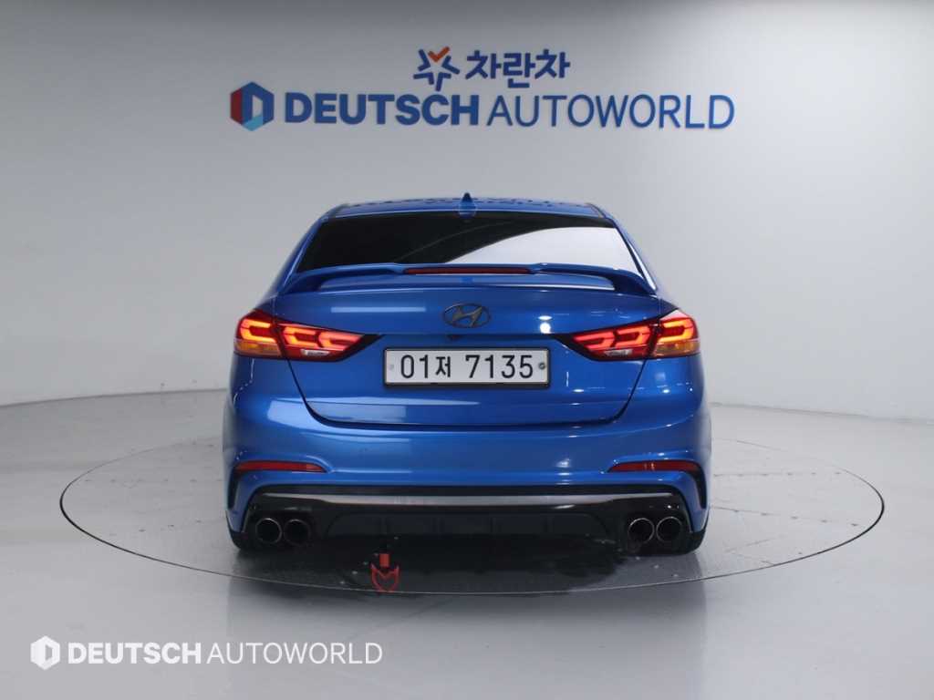 HYUNDAI Avante - Vista 4