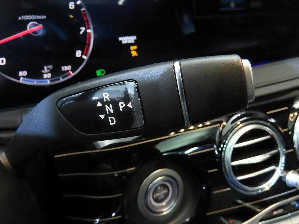 Mercedes Benz S Class - Vista 12