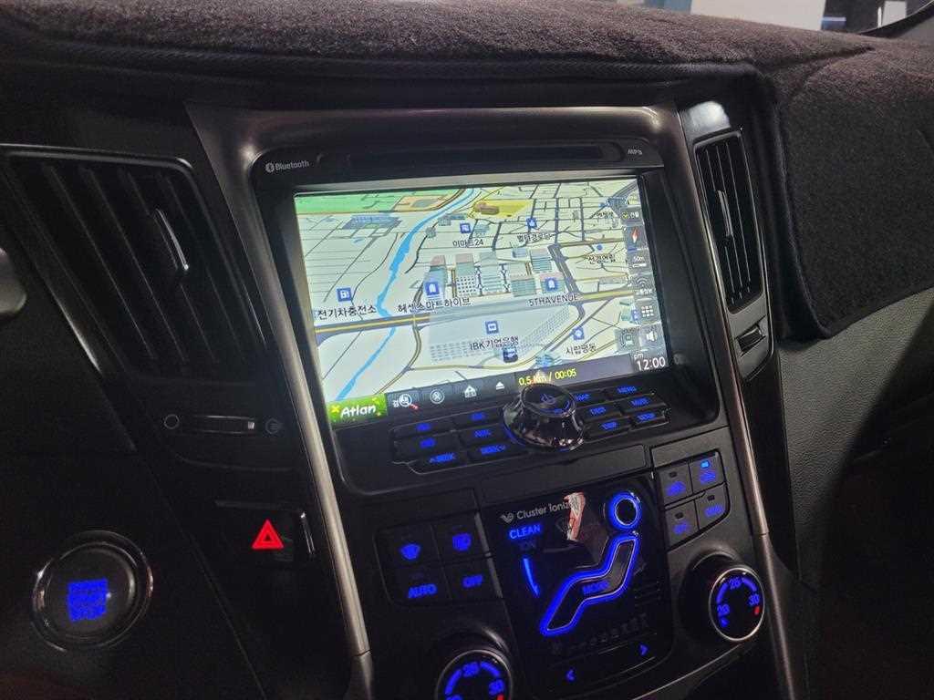 HYUNDAI Sonata - Vista 9