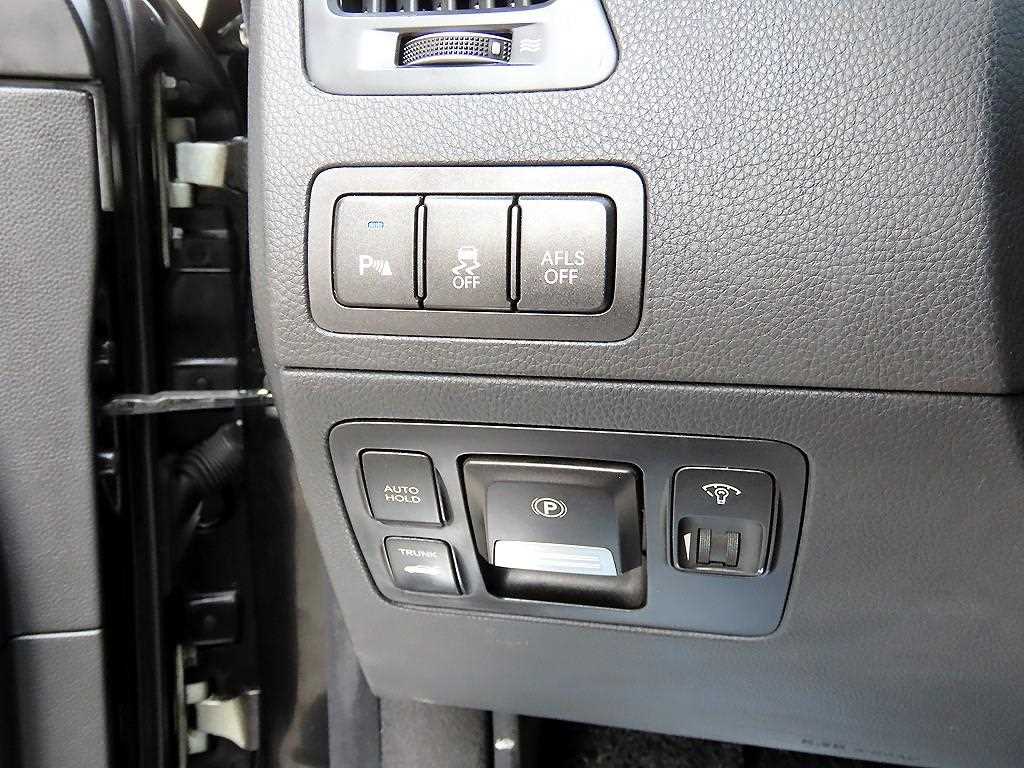 HYUNDAI Equus - Vista 12