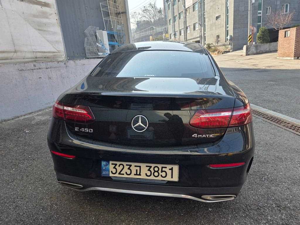 Mercedes Benz E class - Vista 4