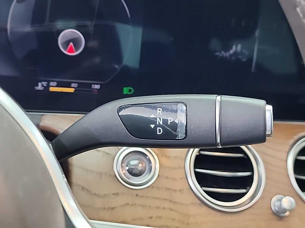 Mercedes Benz E class - Vista 8