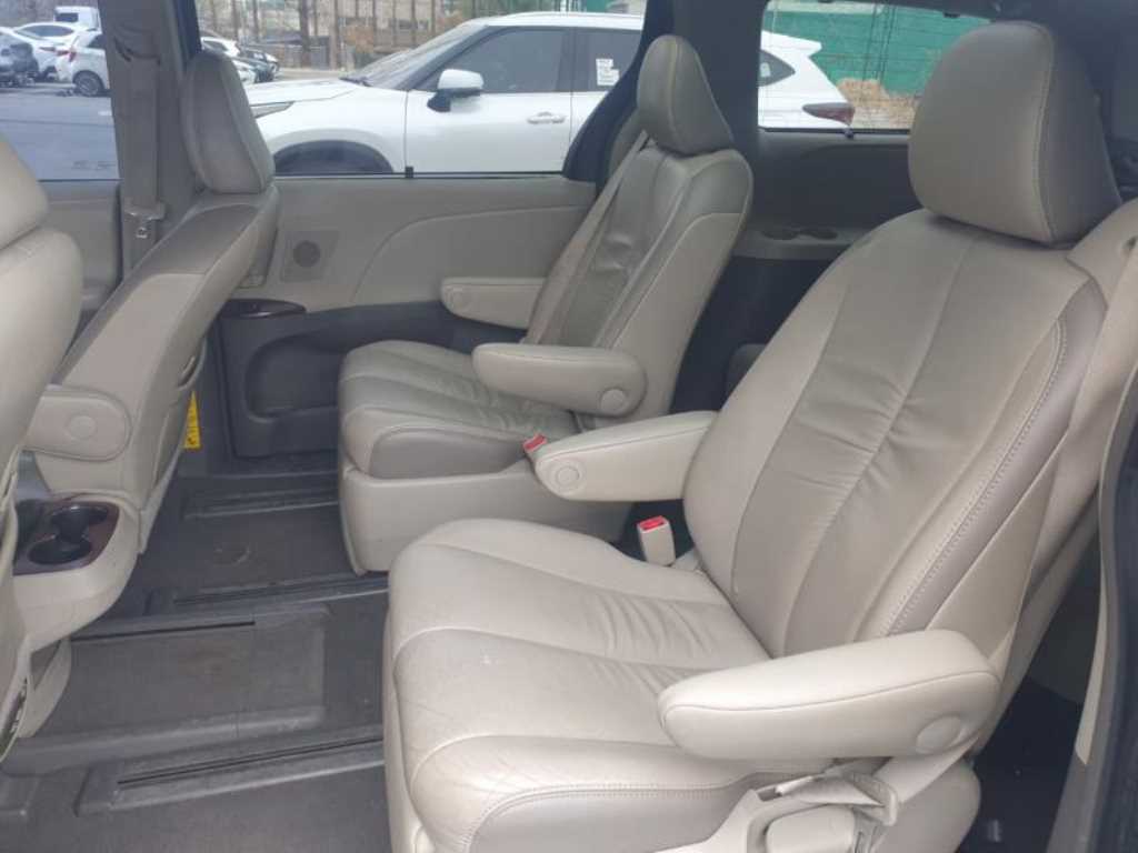 Toyota Siena - Vista 6