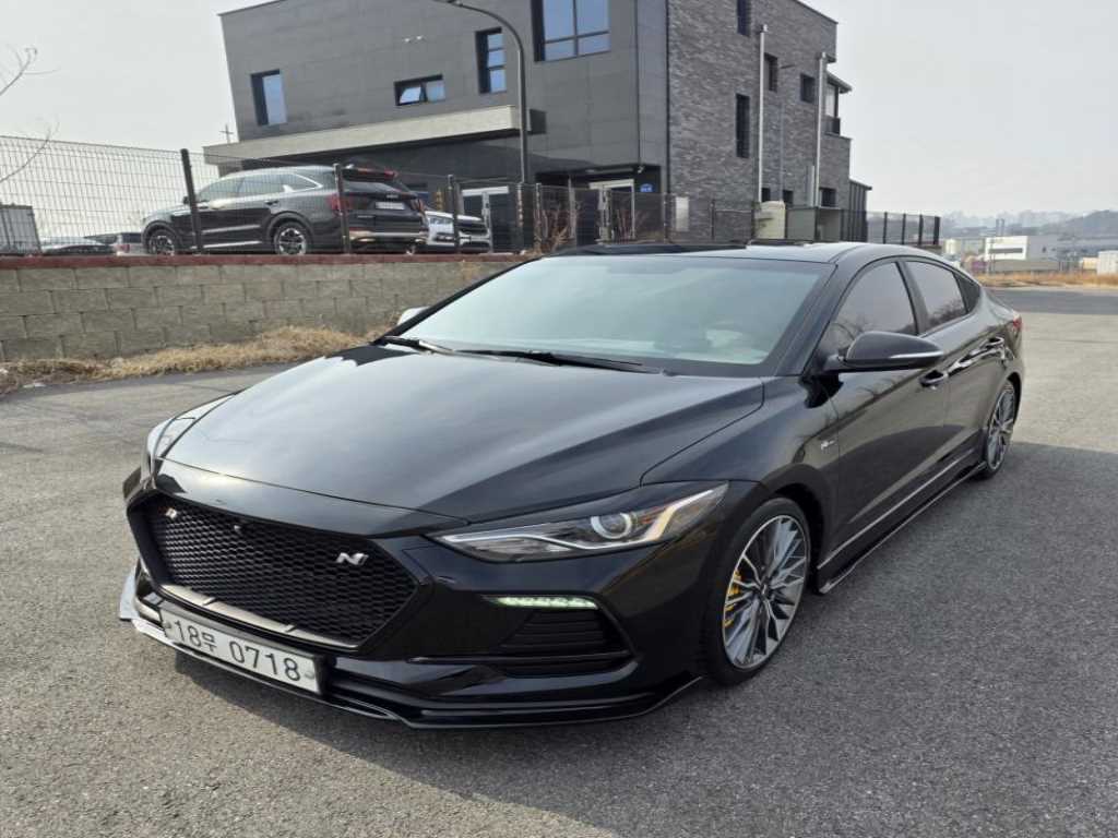 HYUNDAI Avante - Vista 2