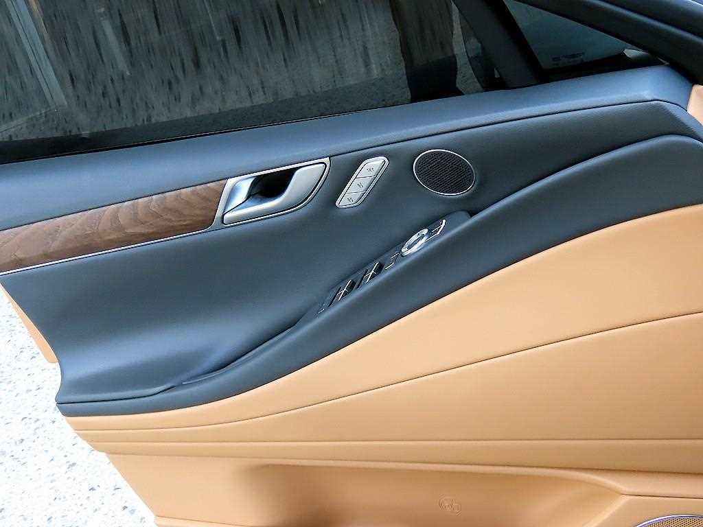 Genesis G80 - Vista 12