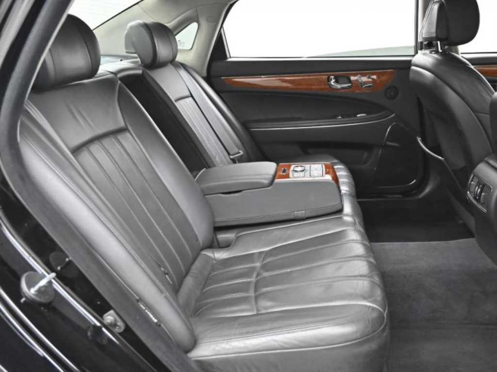 HYUNDAI Equus - Vista 12