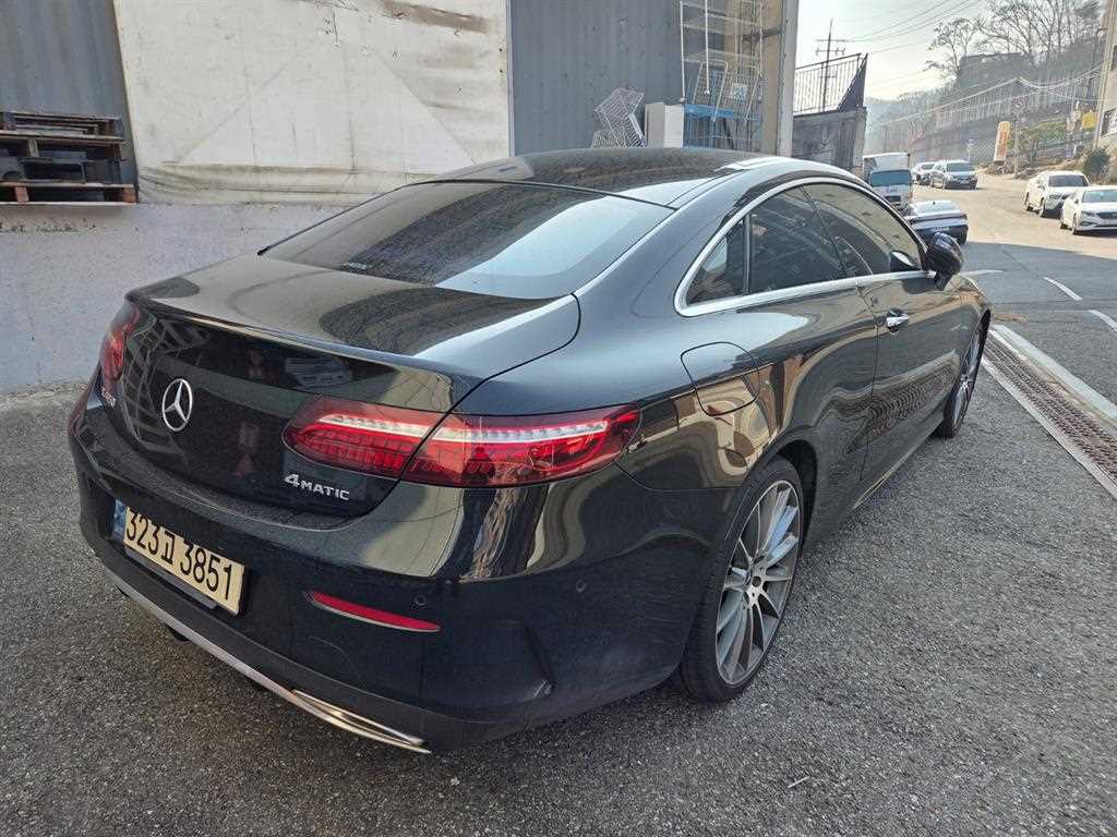 Mercedes Benz E class - Vista 5