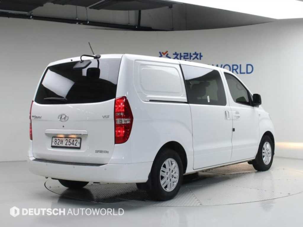 HYUNDAI Starex - Vista 2