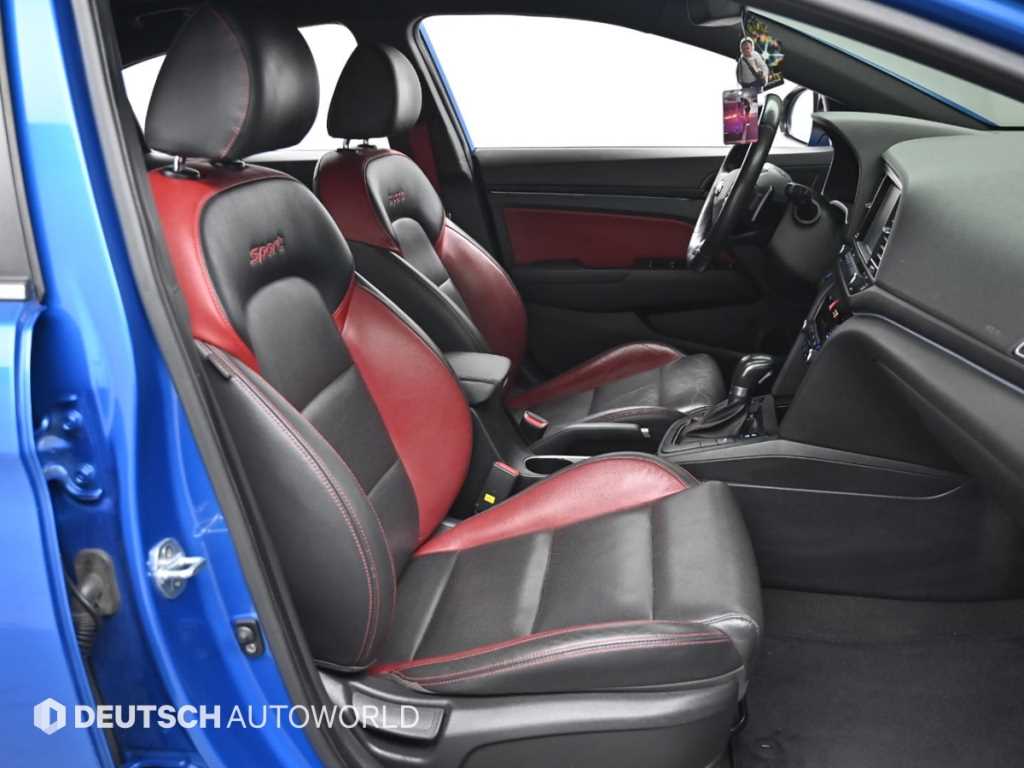 HYUNDAI Avante - Vista 10