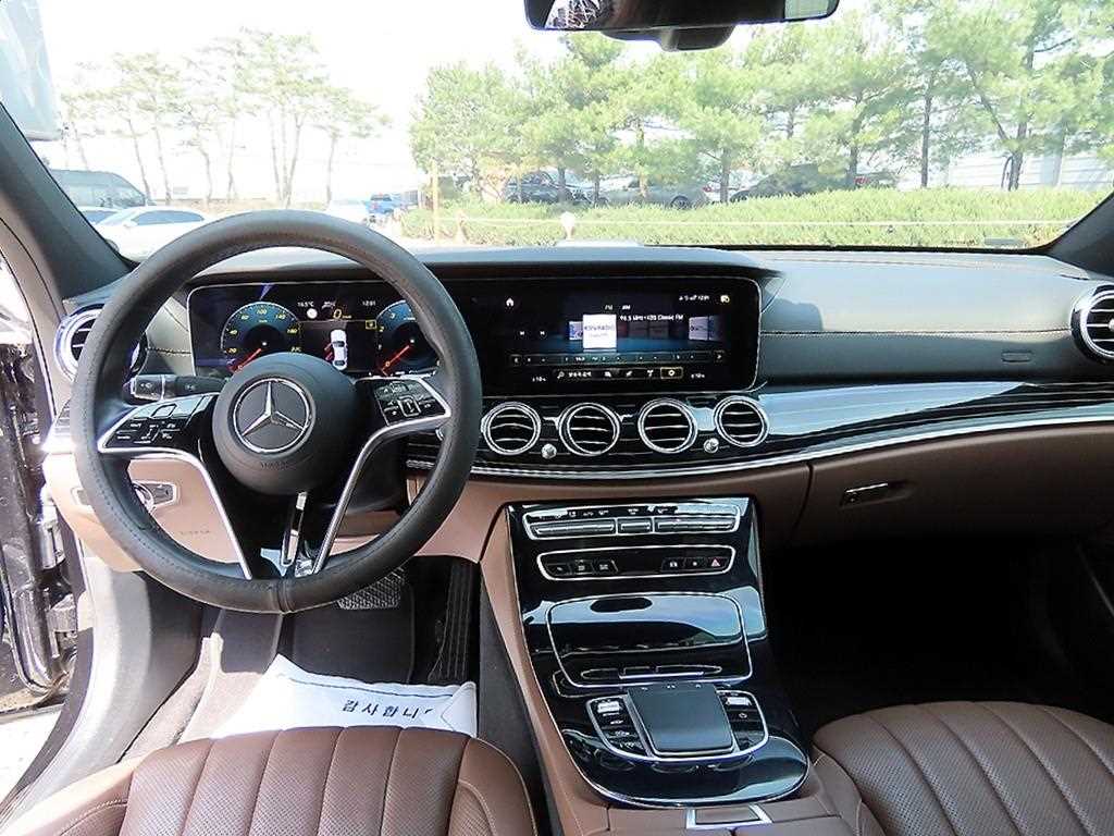 Mercedes Benz E class - Vista 7