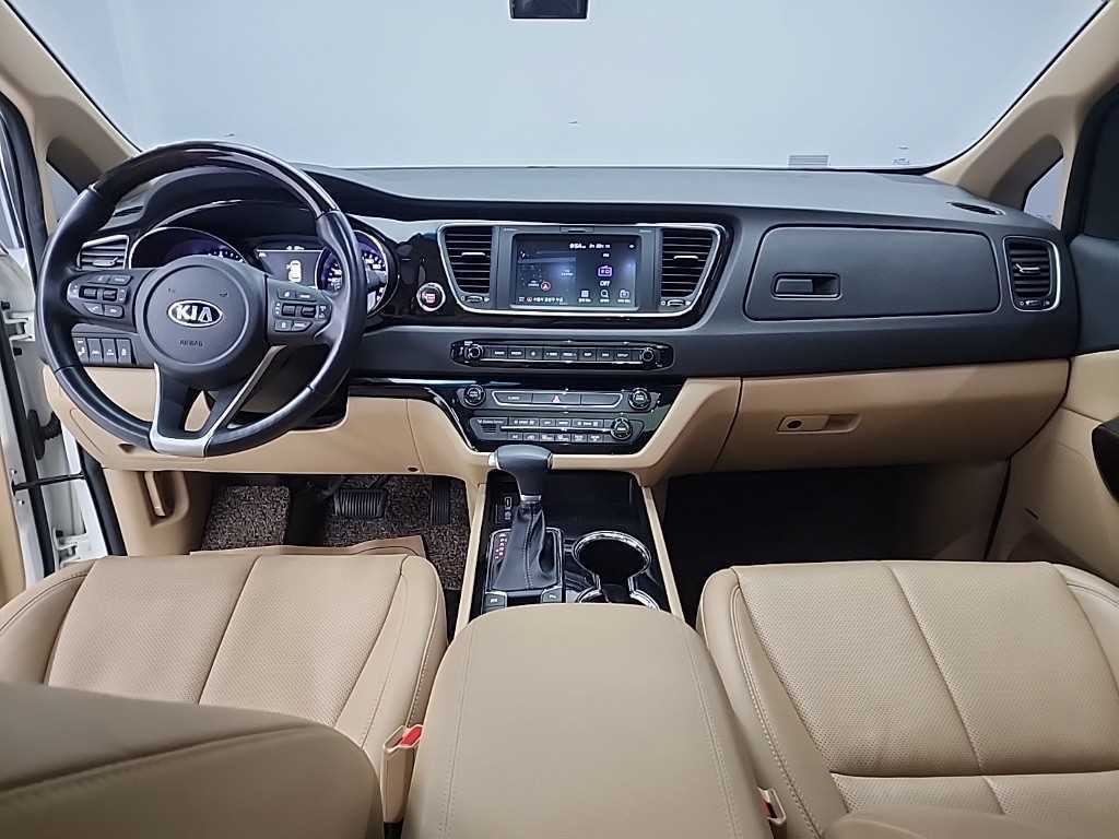 KIA Carnival - Vista 7