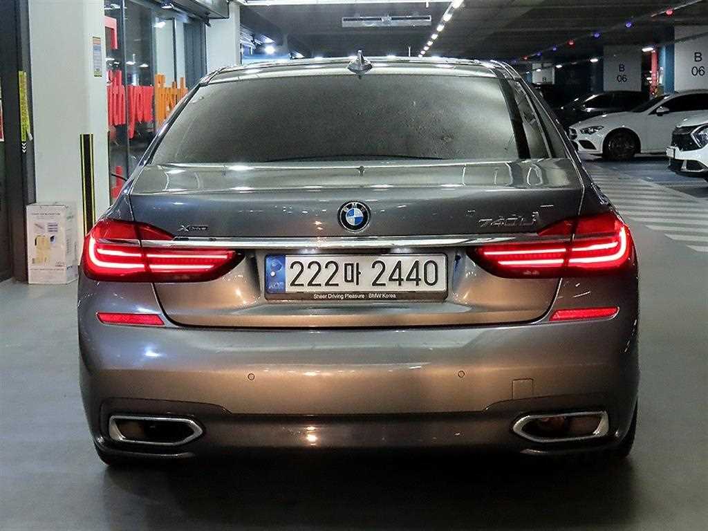 BMW 7 Series - Vista 5