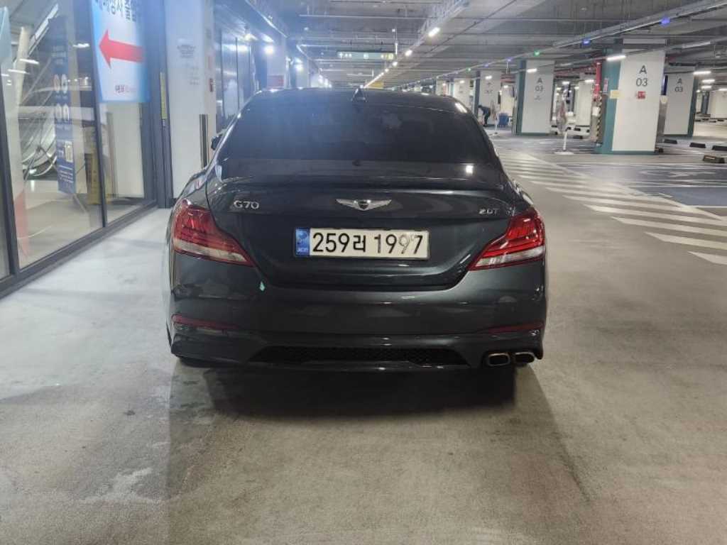 Genesis G70 - Vista 5