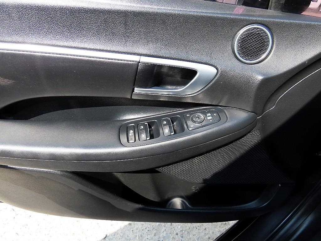 HYUNDAI Sonata - Vista 11