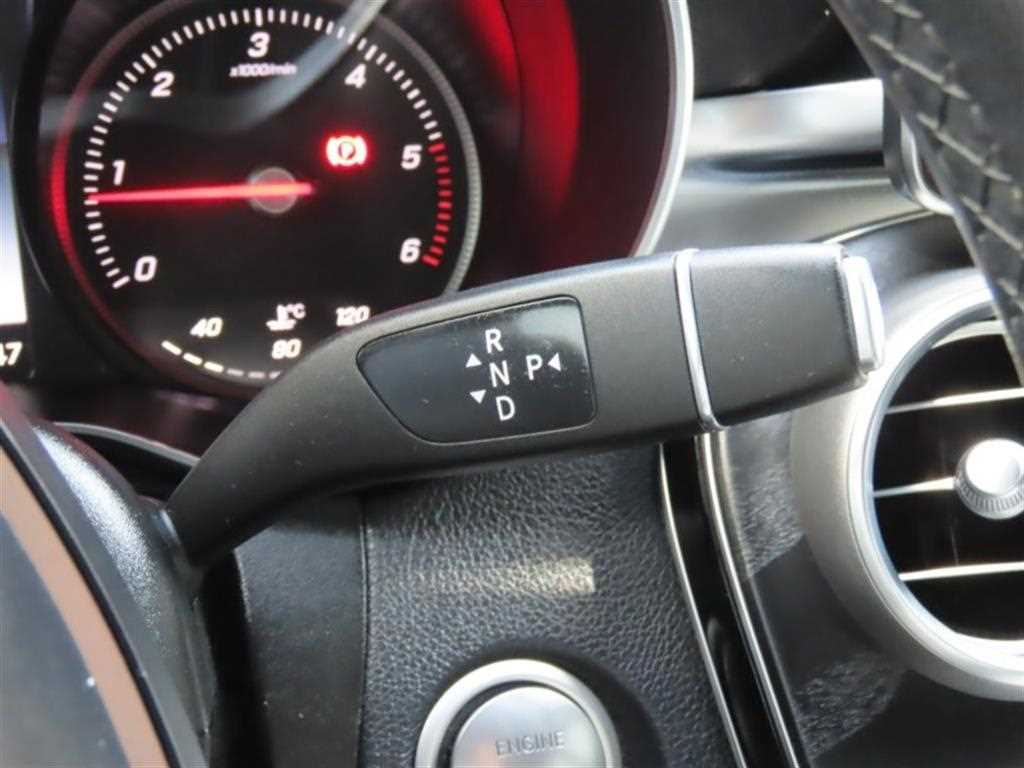 Mercedes Benz GLC Class - Vista 6