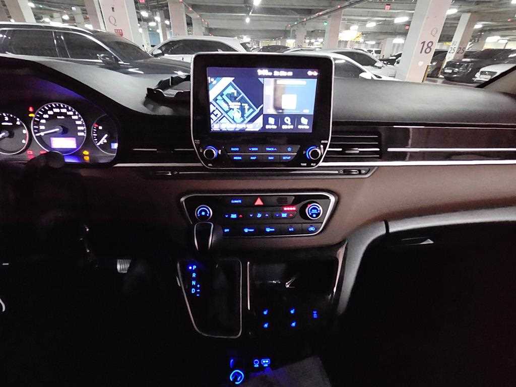 HYUNDAI Starex - Vista 9