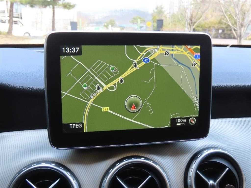 Mercedes Benz GLA Class - Vista 9