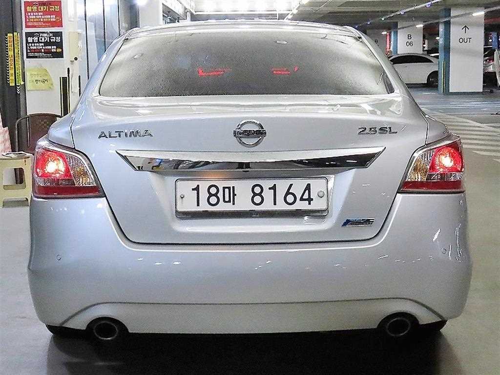 Nissan Altima - Vista 5