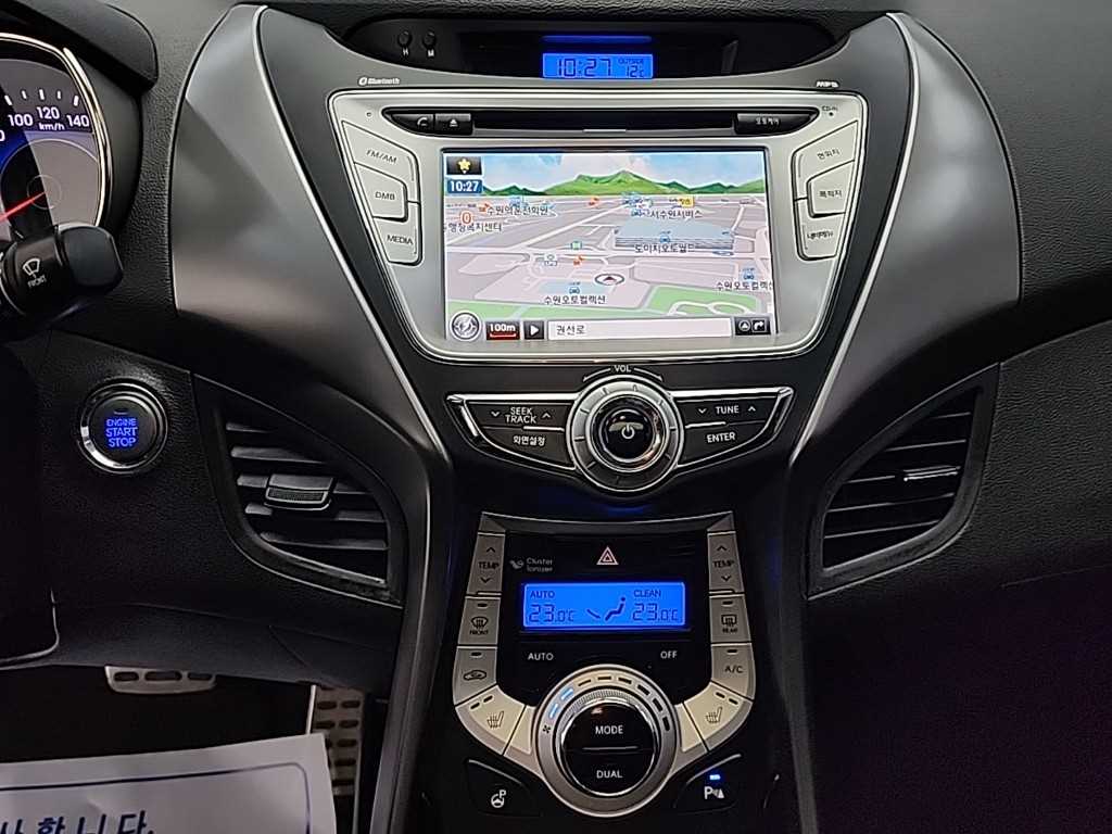 HYUNDAI Avante - Vista 10