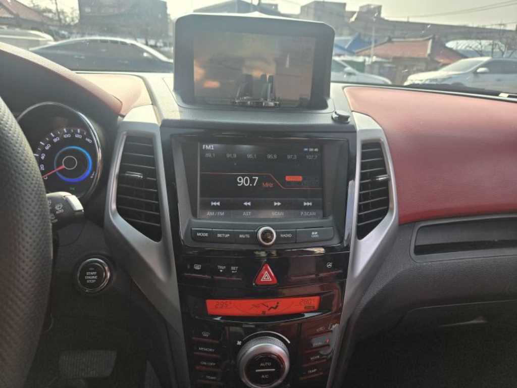 Ssangyong Tivoli - Vista 5