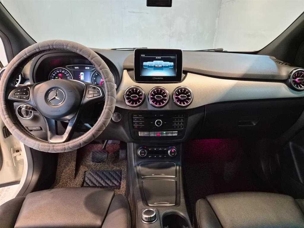 Mercedes Benz B Class (MY B) - Vista 8