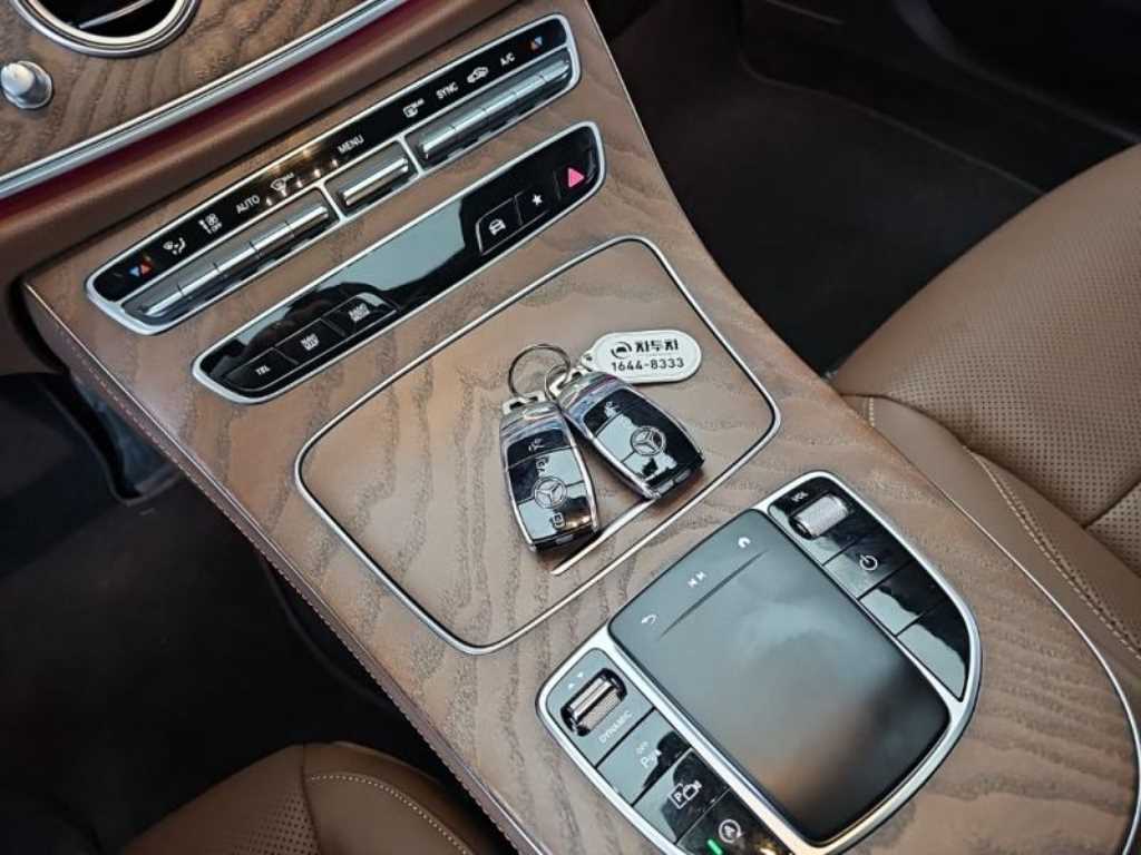 Mercedes Benz E class - Vista 8