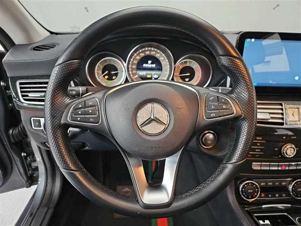 Mercedes Benz CLS Class - Vista 7