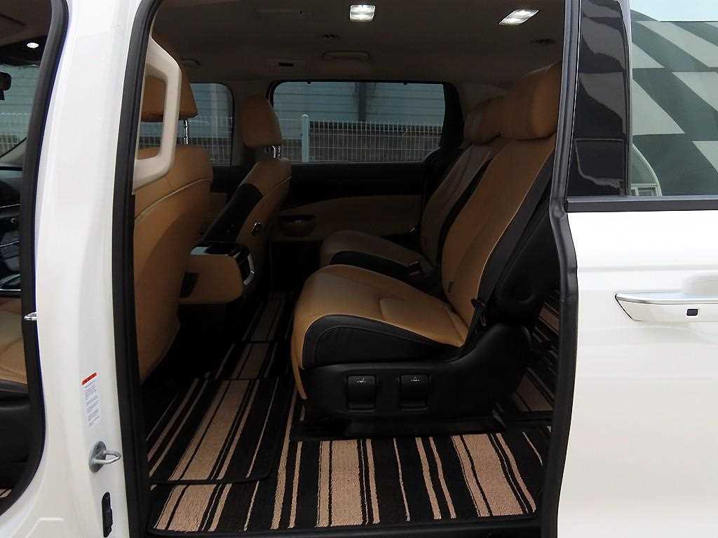 KIA Carnival - Vista 6