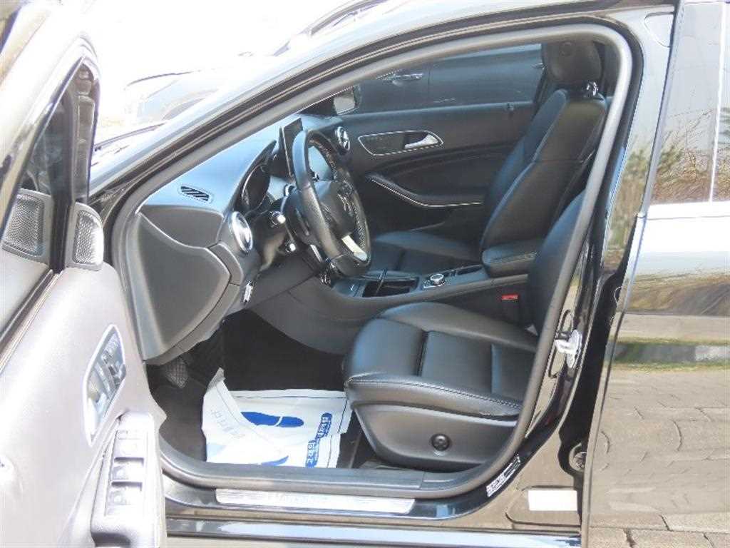 Mercedes Benz GLA Class - Vista 12