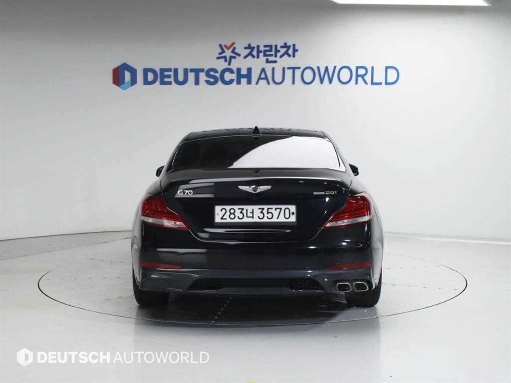 Genesis G70 - Vista 4