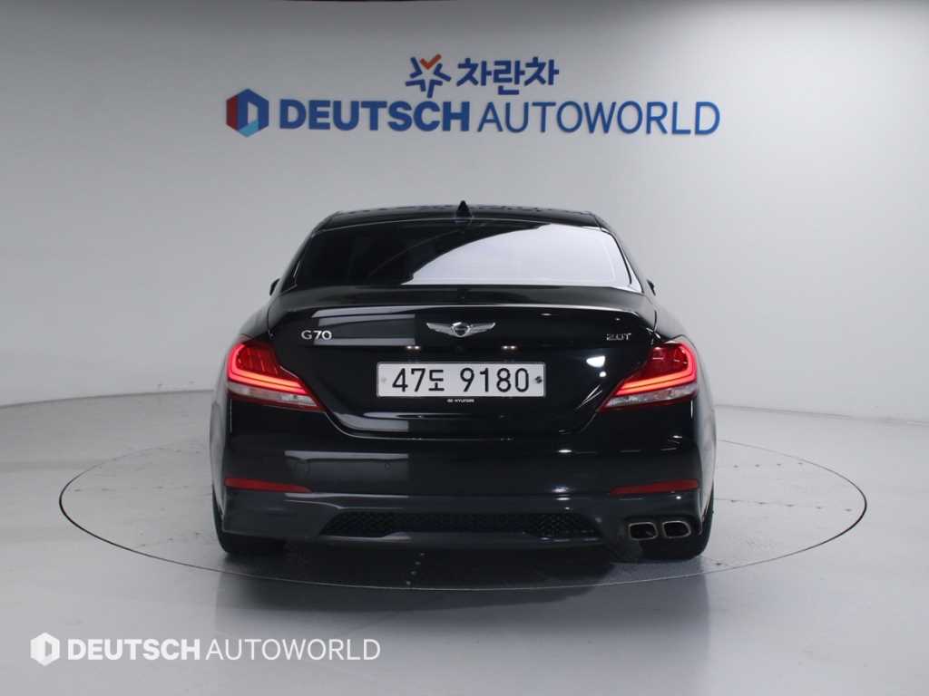 Genesis G70 - Vista 4