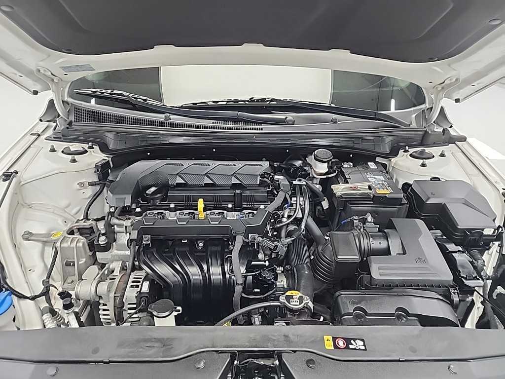 HYUNDAI Avante - Vista 5