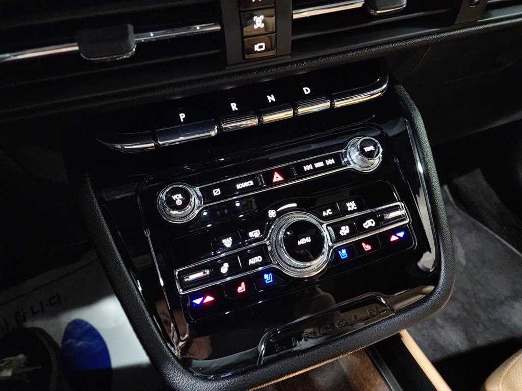 Lincoln Corsair - Vista 12