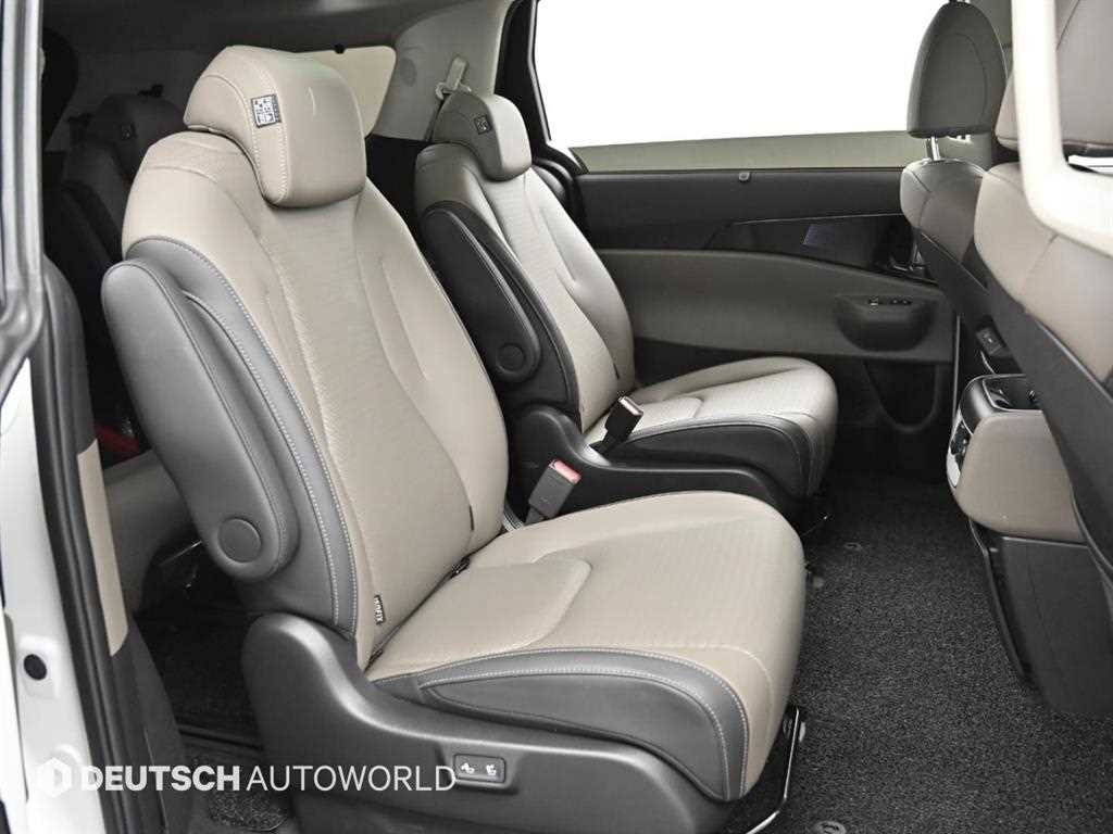 KIA Carnival - Vista 12