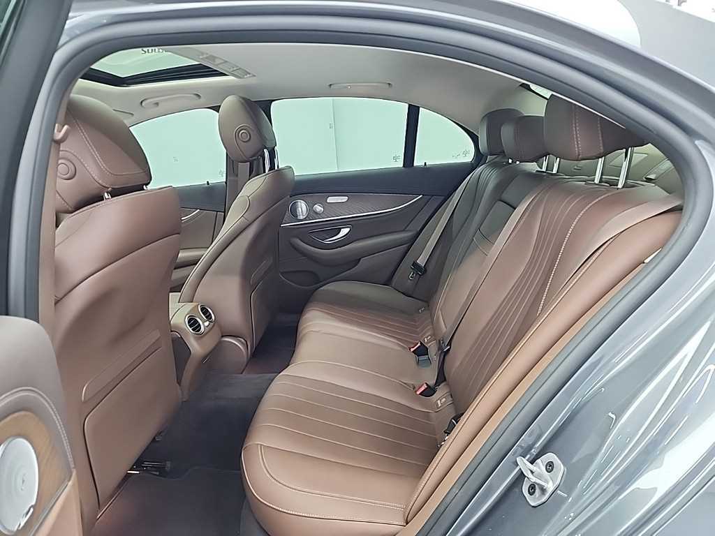 Mercedes Benz E class - Vista 12