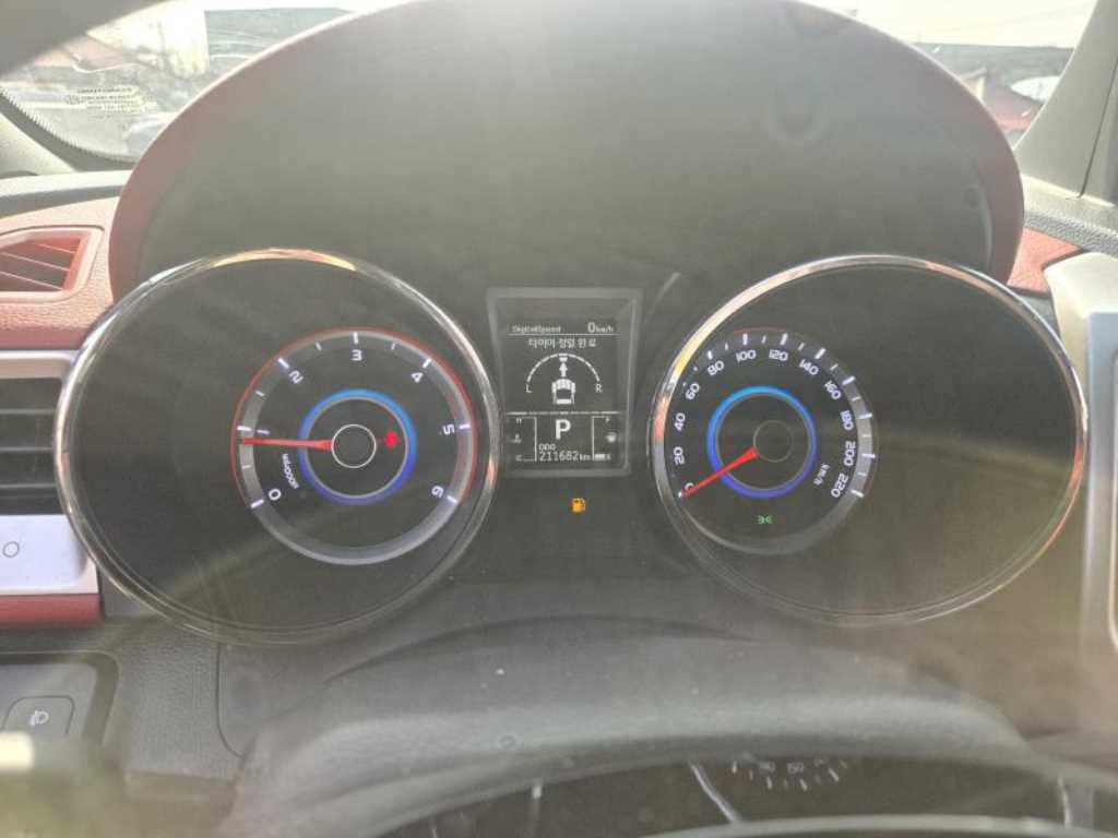 Ssangyong Tivoli - Vista 4