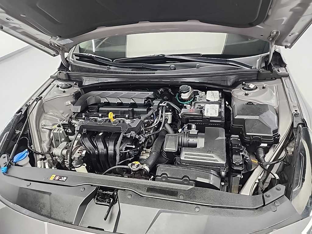 HYUNDAI Avante - Vista 5