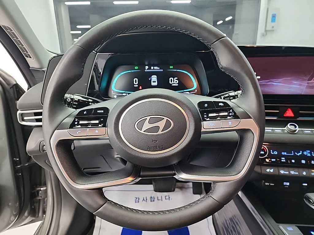 HYUNDAI Avante - Vista 9