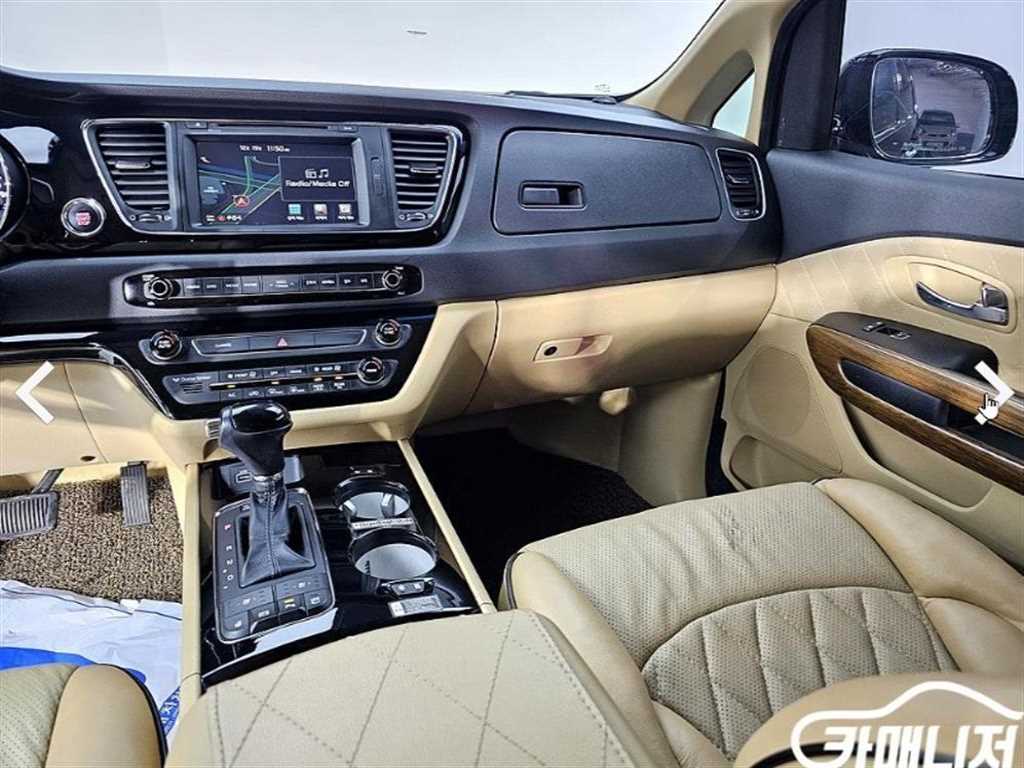 KIA Carnival - Vista 10