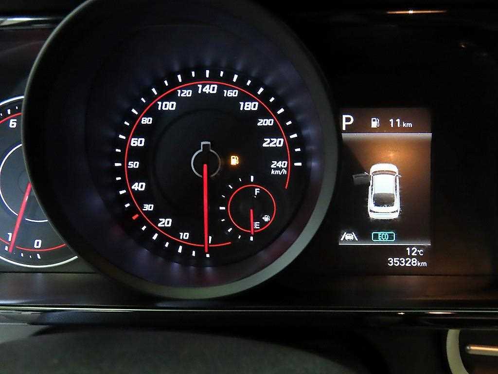 HYUNDAI Avante - Vista 9