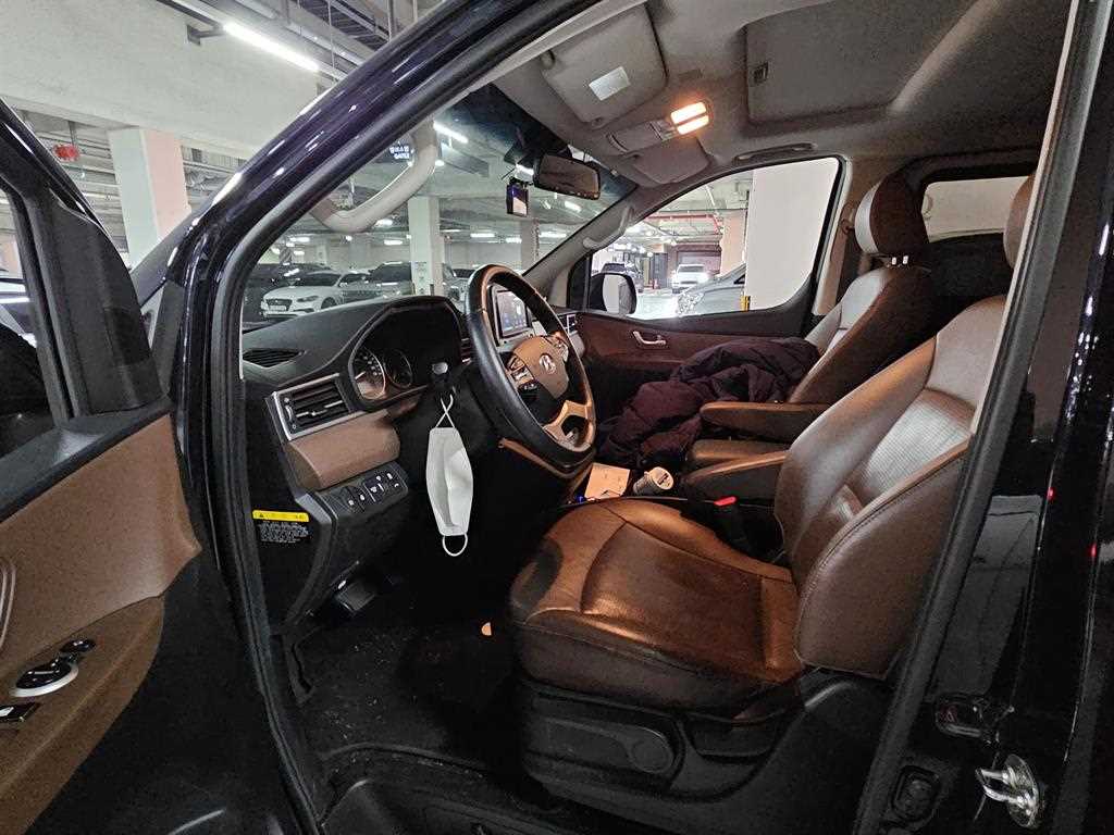 HYUNDAI Starex - Vista 6