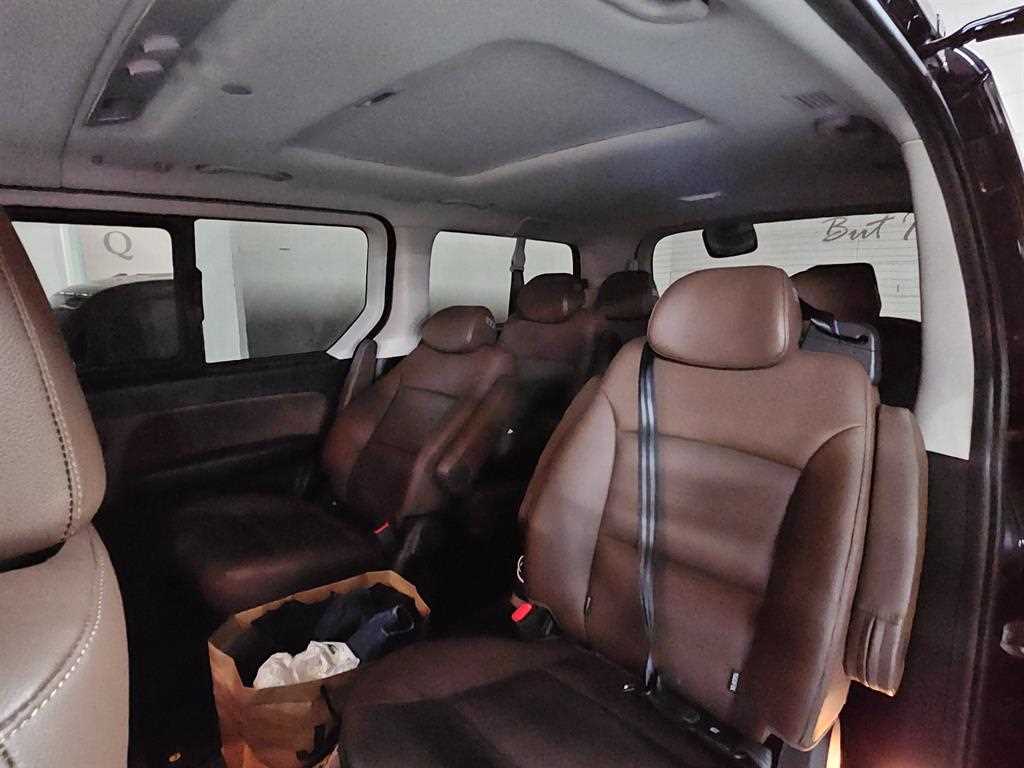 HYUNDAI Starex - Vista 7