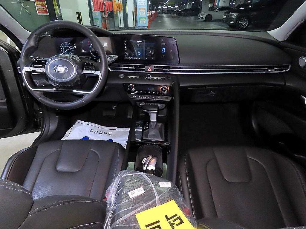 HYUNDAI Avante - Vista 10