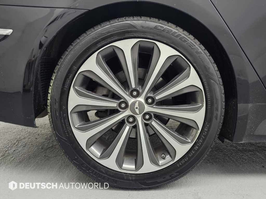 HYUNDAI Genesis - Vista 5