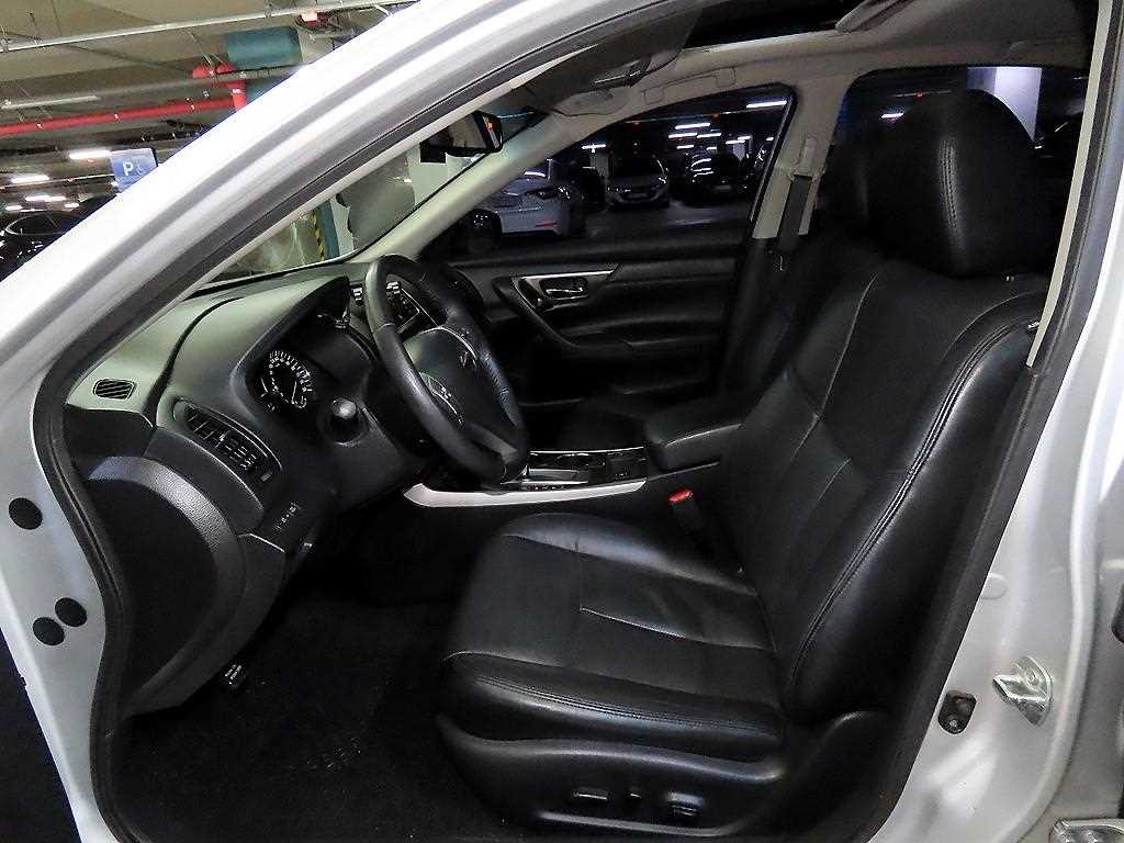 Nissan Altima - Vista 6