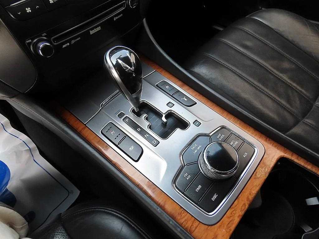 HYUNDAI Equus - Vista 10