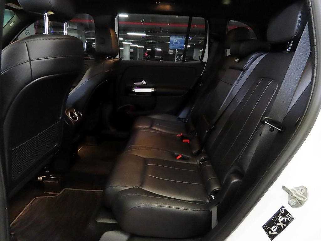 Mercedes Benz GLB Class - Vista 7