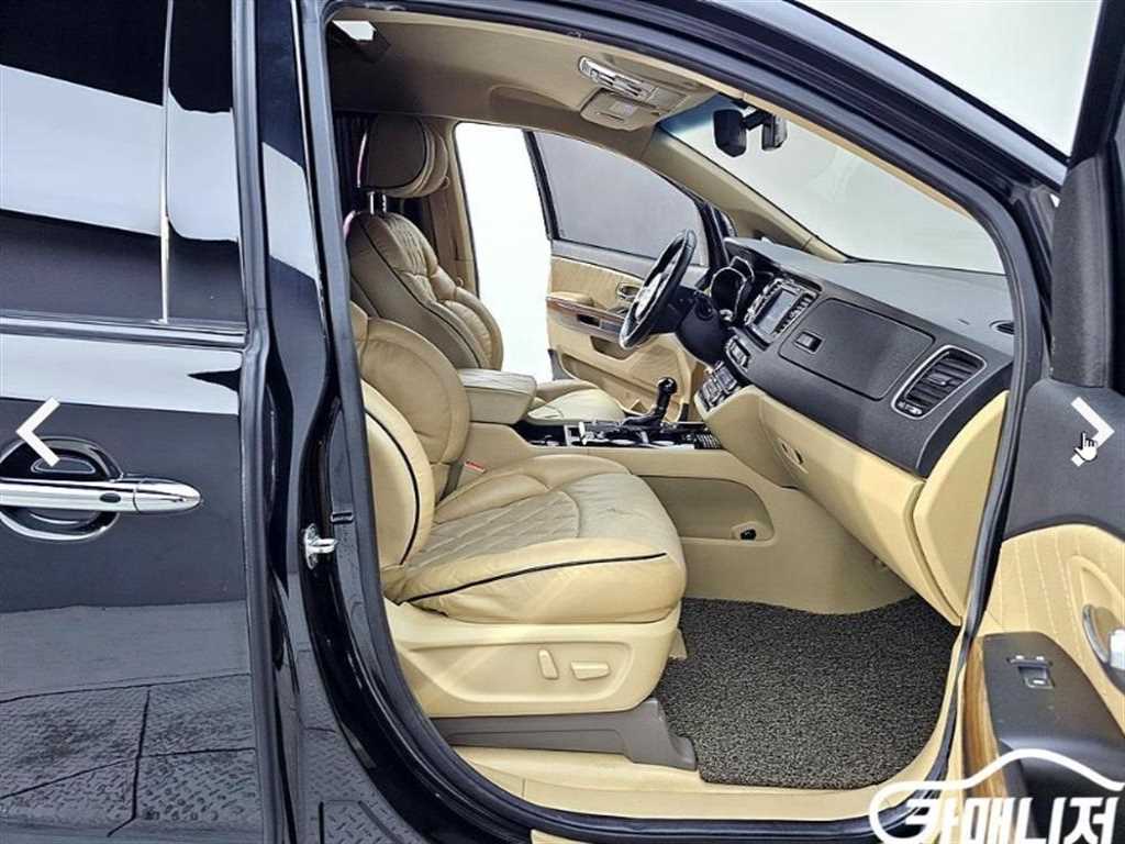 KIA Carnival - Vista 11