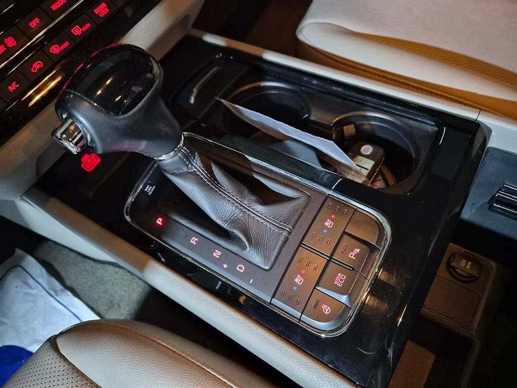 KIA Carnival - Vista 12