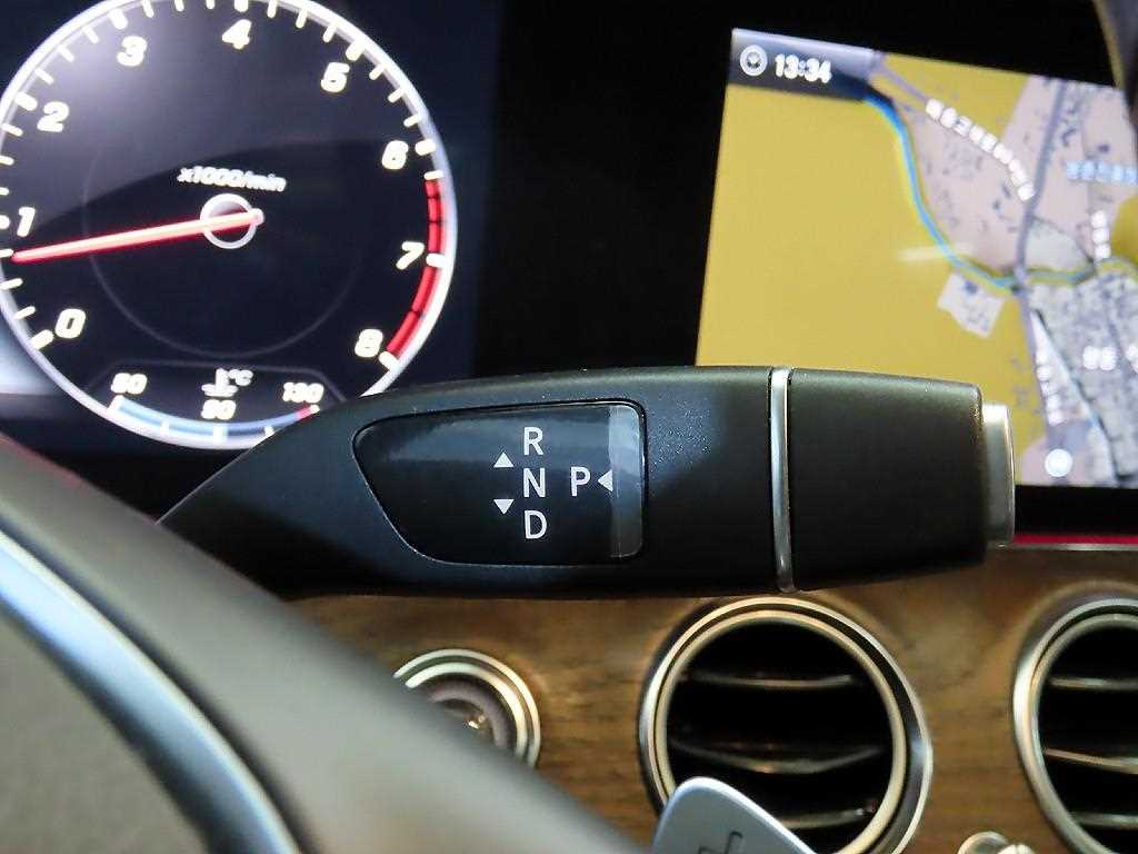 Mercedes Benz E class - Vista 12